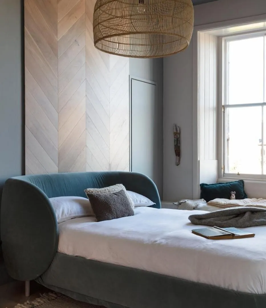Stunning 3-Bed Castle Views In Historic Edinburgh Apartman